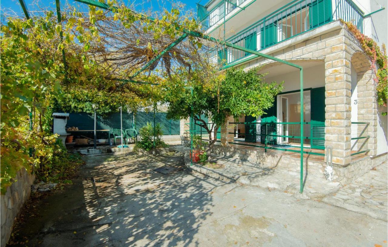 3 Bedroom Lovely Apartment In Brodarica Brodarica  Dış mekan fotoğraf