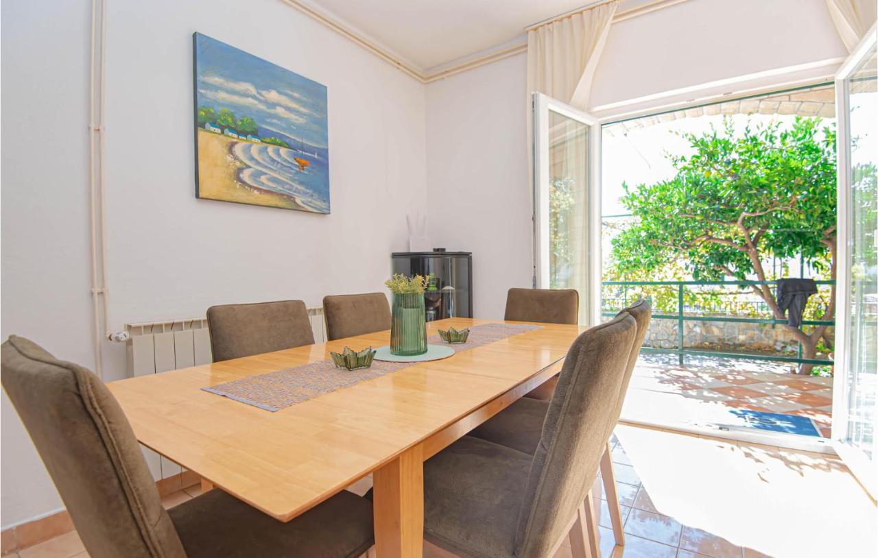3 Bedroom Lovely Apartment In Brodarica Brodarica  Dış mekan fotoğraf